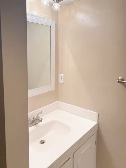 Building Photo - 5506 New Colony Dr