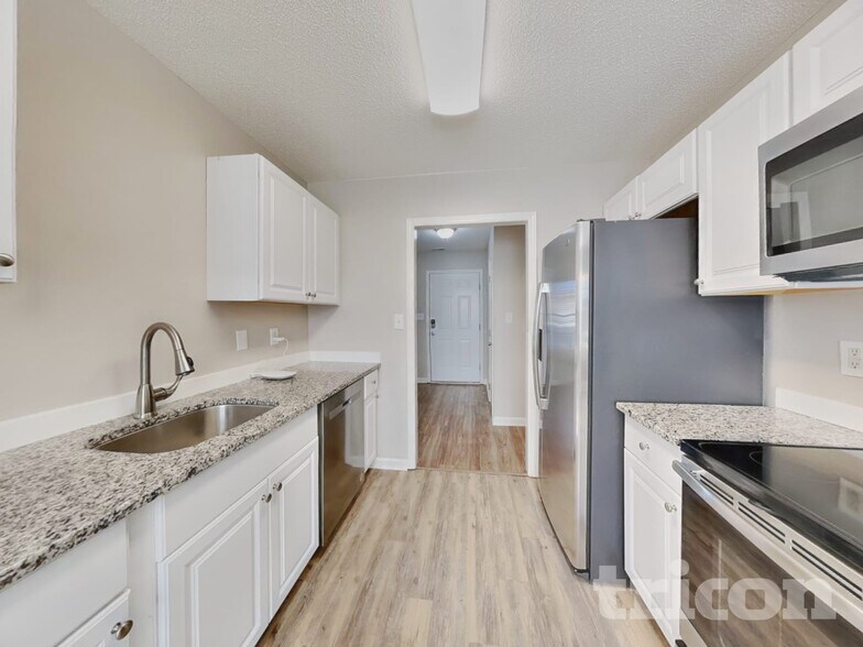 Building Photo - 204 Wexford Dr