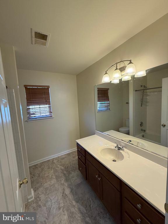 Building Photo - 18 Brushy Creek Cir