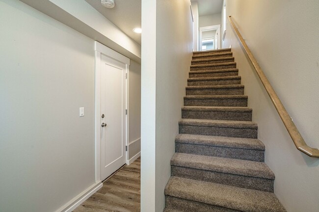 Building Photo - Move In Ready 3 Bedroom 2.5 Bathroom - Convenient Camas Location