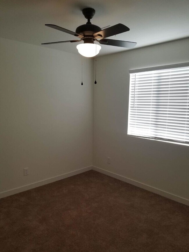 Building Photo - FANTASTIC FIRST FLOOR 2 BEDROOMS AND 1 BATHROOM PLUS PRIVATE BACKYARD