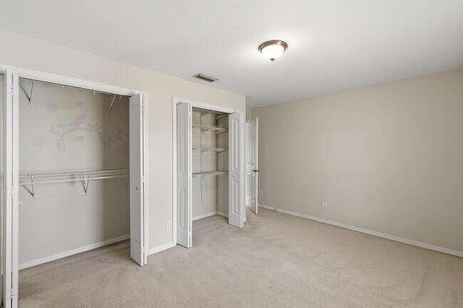 Building Photo - Spacious 3BR/2BA pet friendly home with a fenced backyard and oversized patio