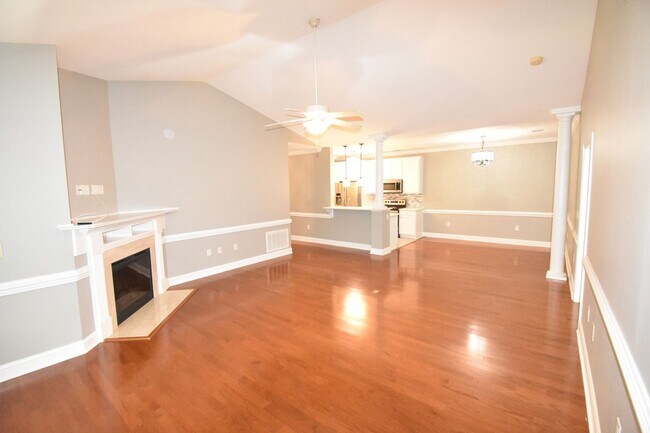 Building Photo - 3 Bedroom and 1.5 Bath Condo- Bradford Place at Buckhead