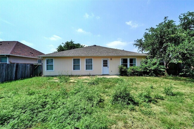 Building Photo - 136 Holmstrom St