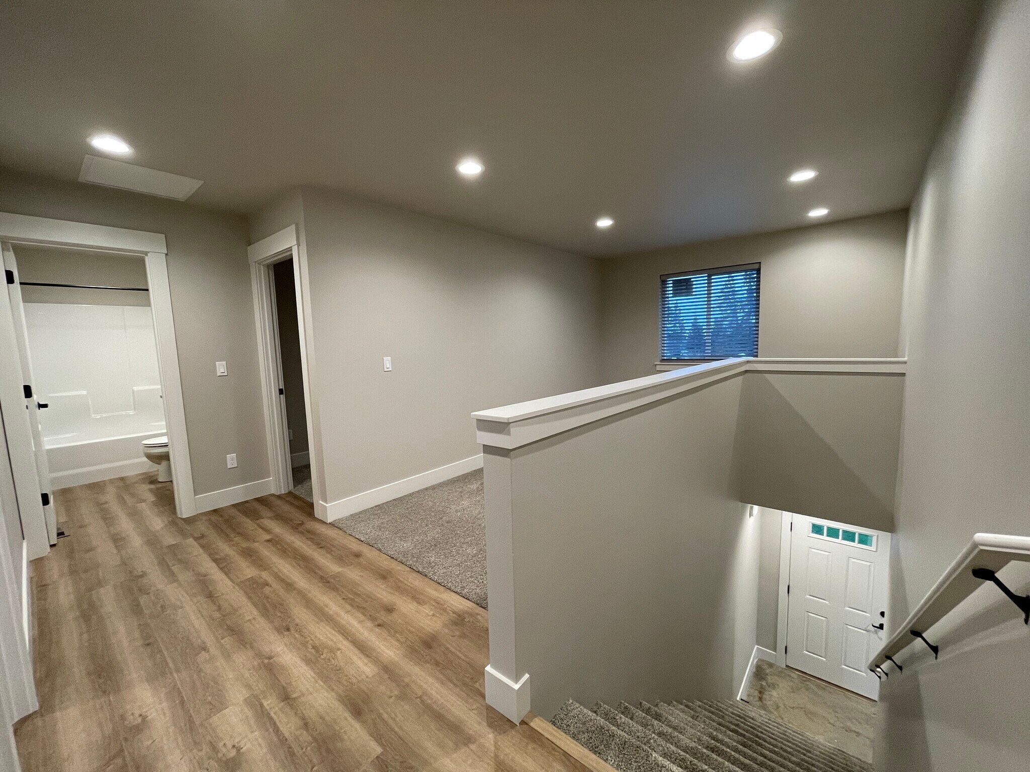 Building Photo - 412 W 1st St