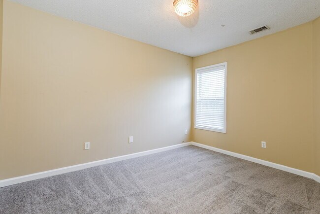 Building Photo - 198 Sawgrass Way