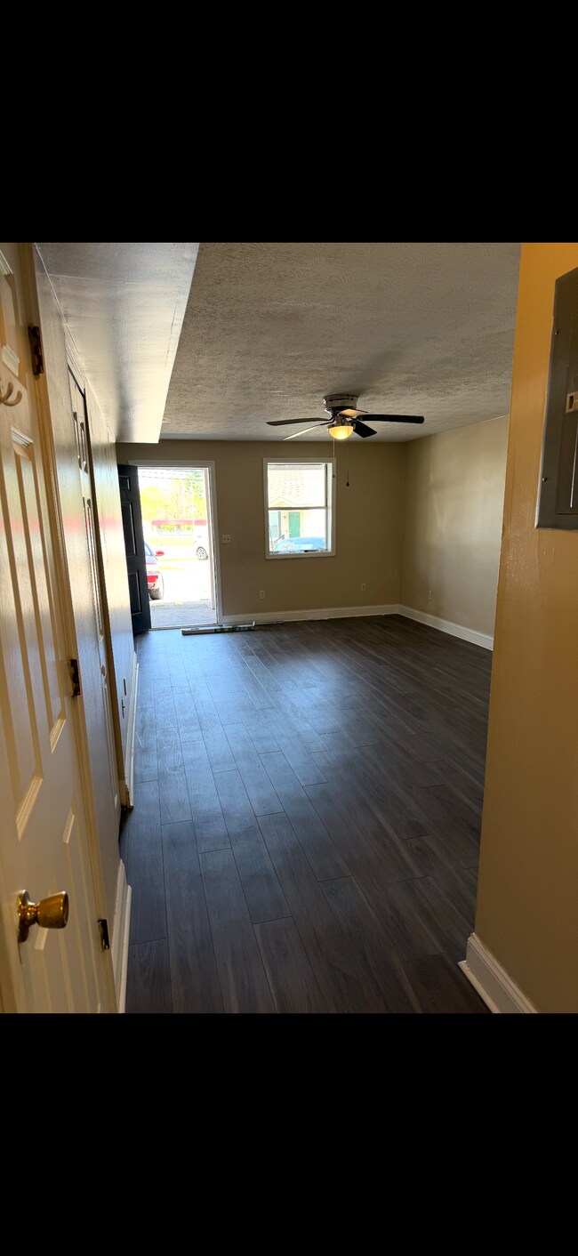 Building Photo - 100 Rockcastle St