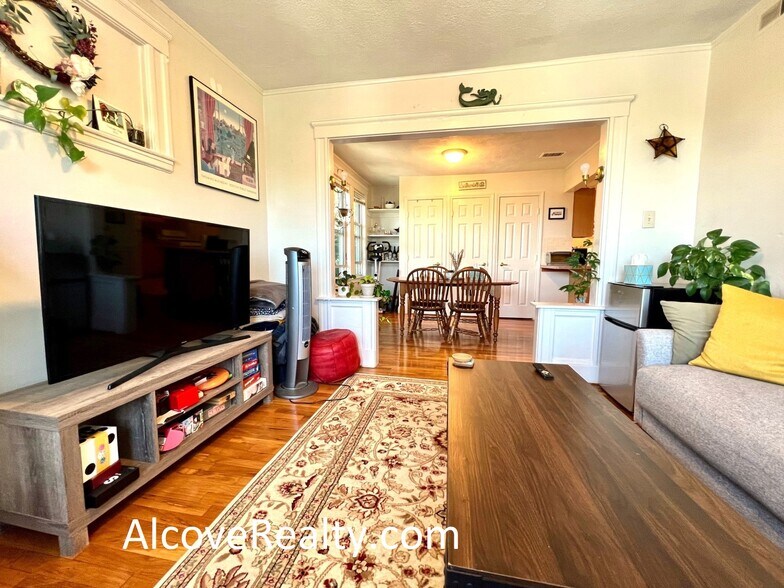 Building Photo - 225 Summer St