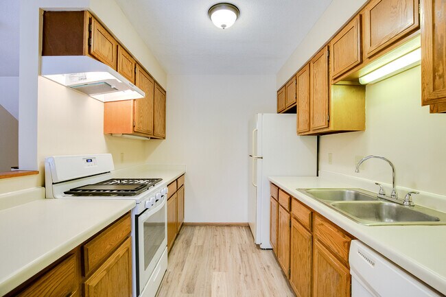 Building Photo - Gorgeous Three Bedroom Available 8/5/25!