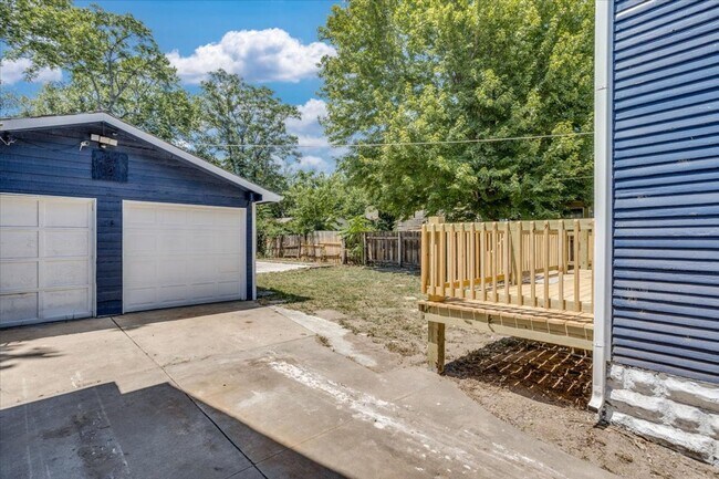 Building Photo - Riverside home for rent