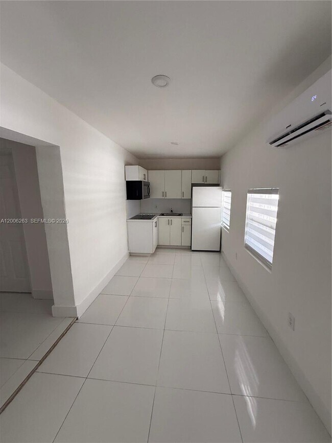 Building Photo - 6716 NW 6th Ave