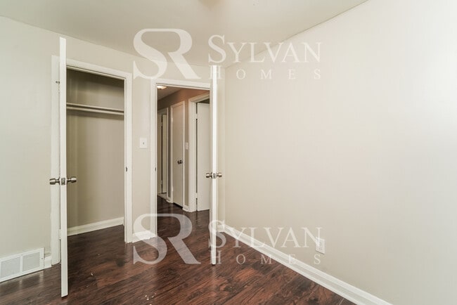 Building Photo - The living is easy in this 3 bedroom, 1 ba...