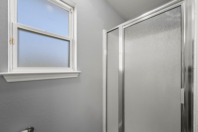 Building Photo - Cline