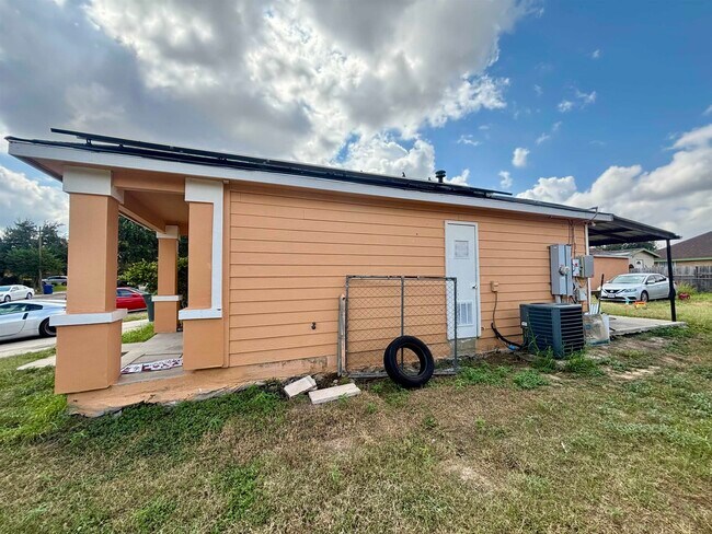 Building Photo - 2616 Comal Loop