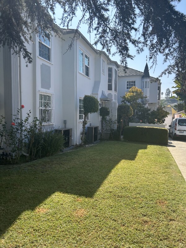 Building Photo - 4116-4120 Los Feliz Blvd
