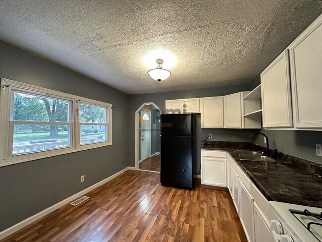 Building Photo - 3464 Iowa St