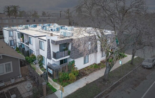 Building Photo - Midtown Breeze Apartments