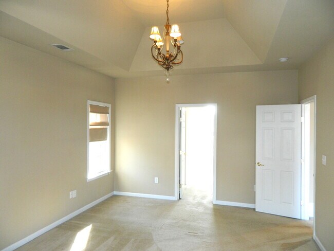 Building Photo - 1101 Brighton Dr