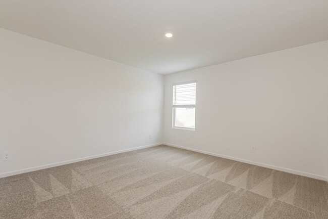 Building Photo - 543 Artemis St
