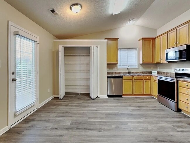 Building Photo - 5876 Culloden Ct