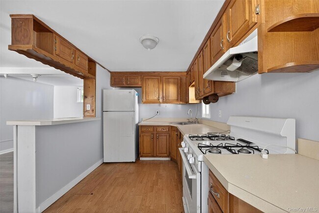 Building Photo - 4 Riverview Ave