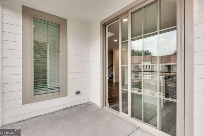 Building Photo - 513 Burton Dr