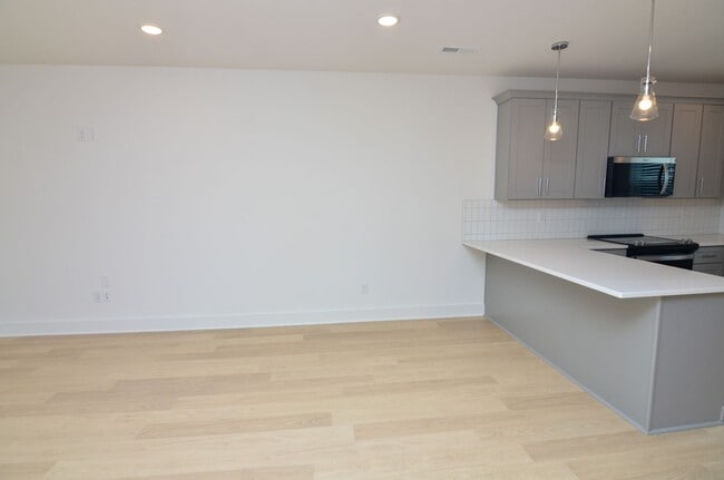 Building Photo - 550 Markham St