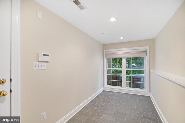 Building Photo - 508 S Fayette St