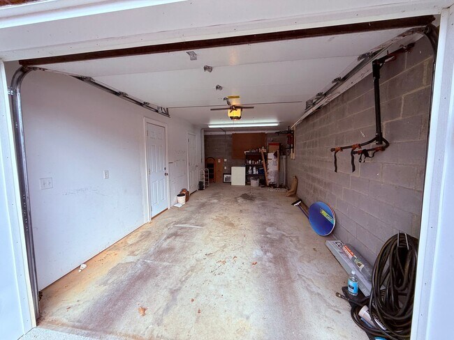 Building Photo - 170 Blue Leaf Dr NW