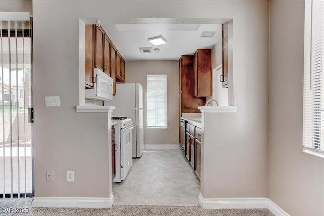Building Photo - 4860 Nara Vista Way