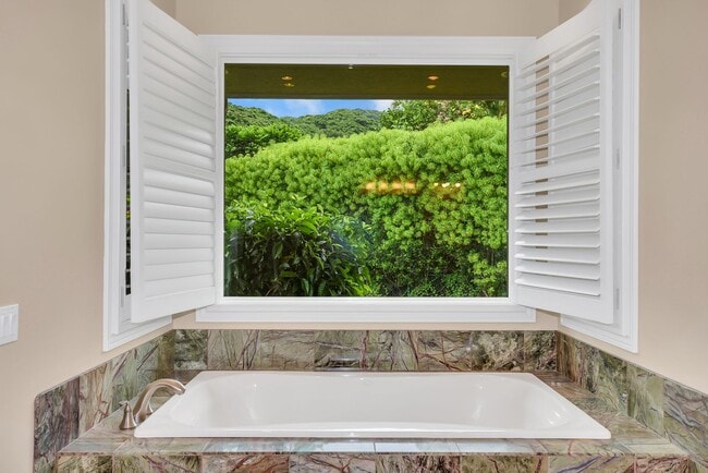 Building Photo - Ohai Estates 4 Bed 4.5 Bathroom Home Avail...