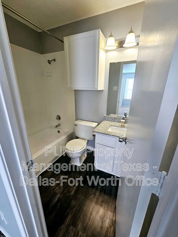 Building Photo - 4004 W Pioneer Dr