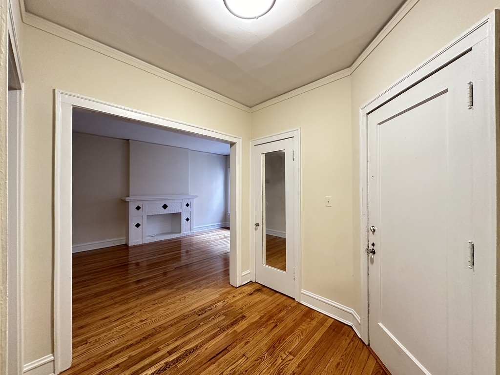 Building Photo - 1310 Oak Ave
