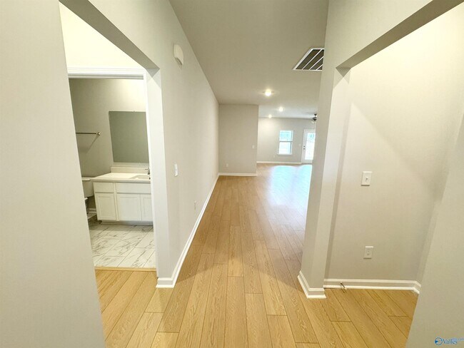 Building Photo - 139 Little Britain St