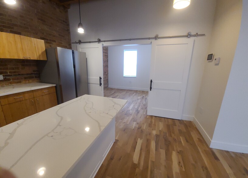 Building Photo - 2886 S Archer Ave