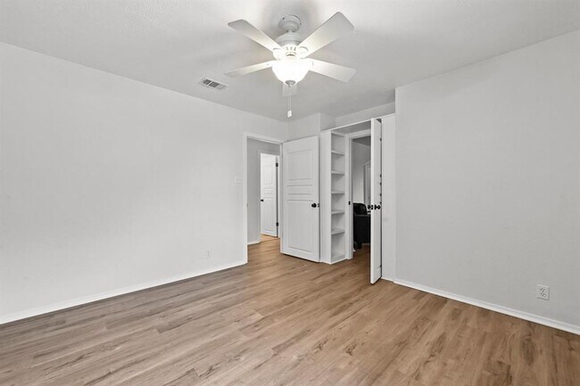 Building Photo - 1045 Hidden Hills Dr