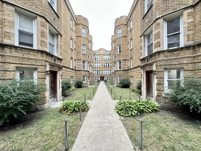 Building Photo - 1640 W Pratt Blvd