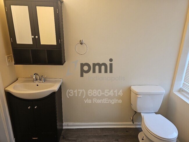 Building Photo - 1 W 28th St