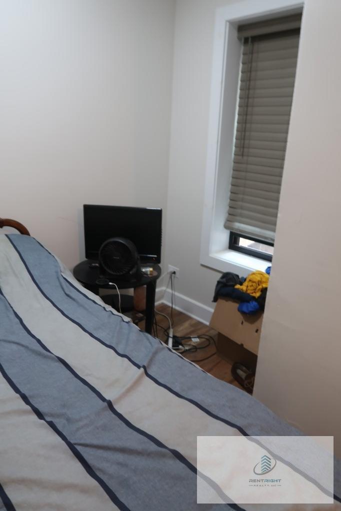 Building Photo - 4526 N Sheridan Rd