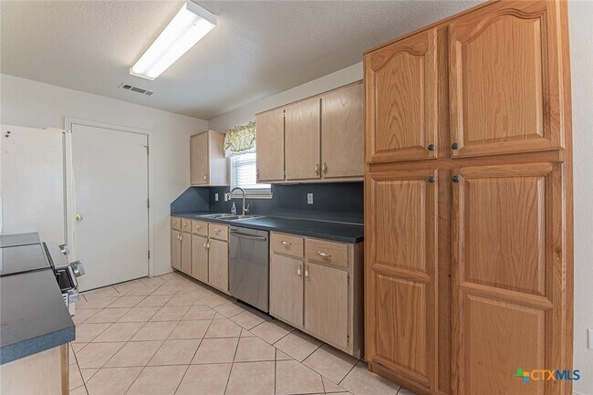 Building Photo - 4409 Bowles Dr