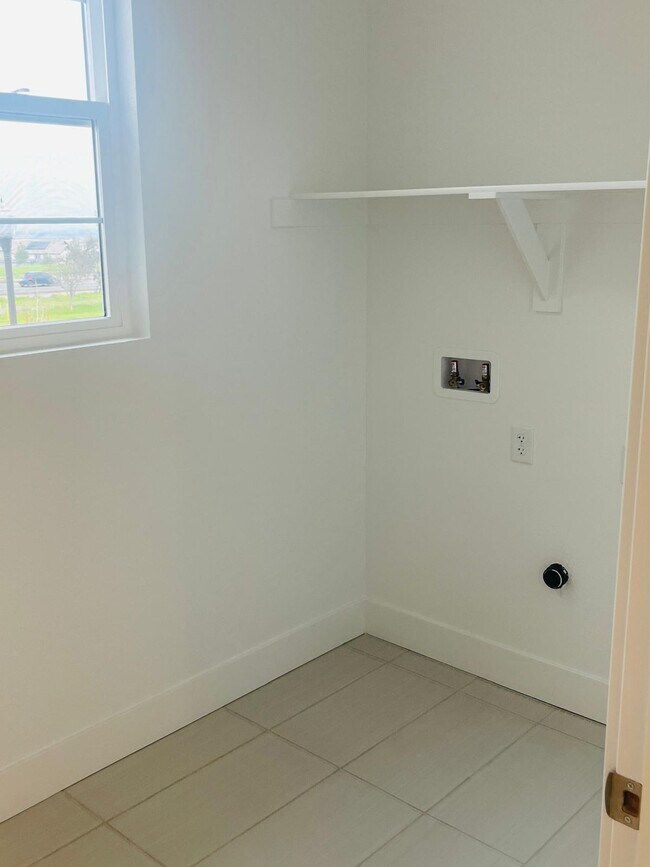 Building Photo - 2710 Old Larks Ln