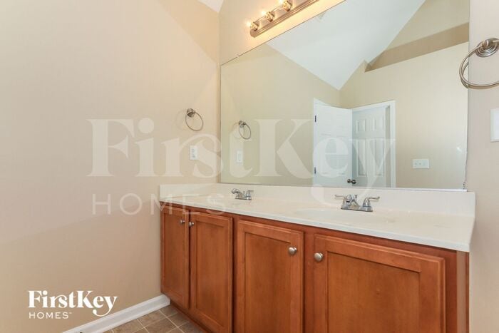 Building Photo - 4819 Eagle Creek Dr