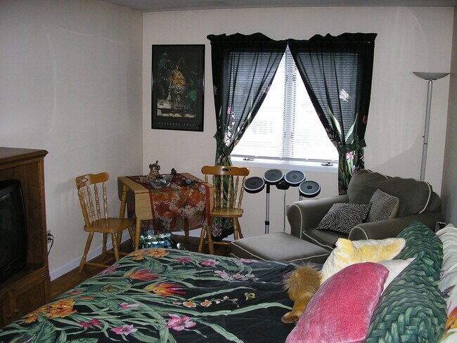 Building Photo - 1011 Ringwood Ave