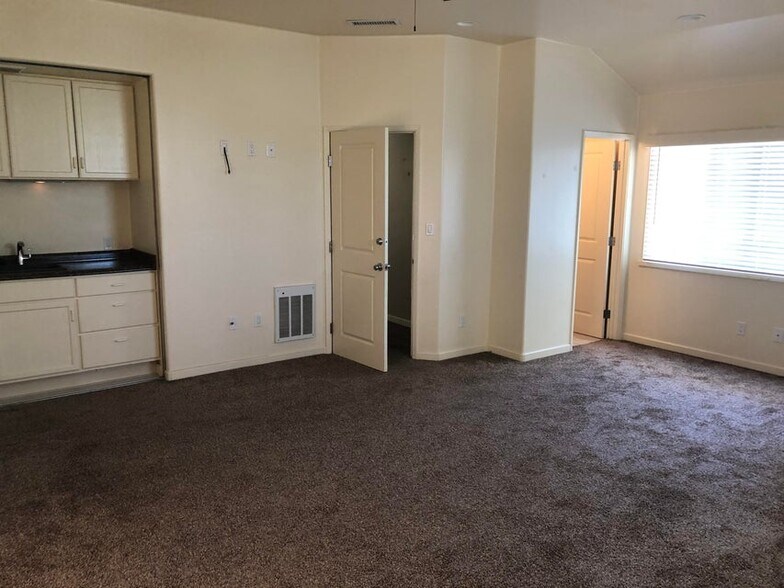 In Law Quarters - 5587 Cathedral Oaks Rd