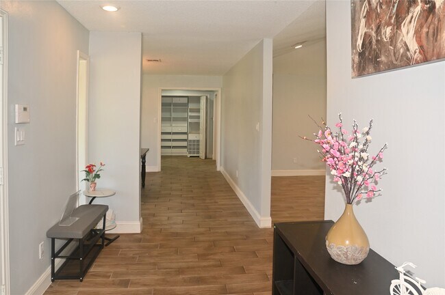 Building Photo - 5254 N Braeswood Blvd