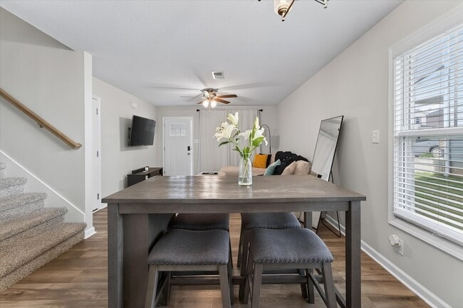 Building Photo - 409 Hillside Dr