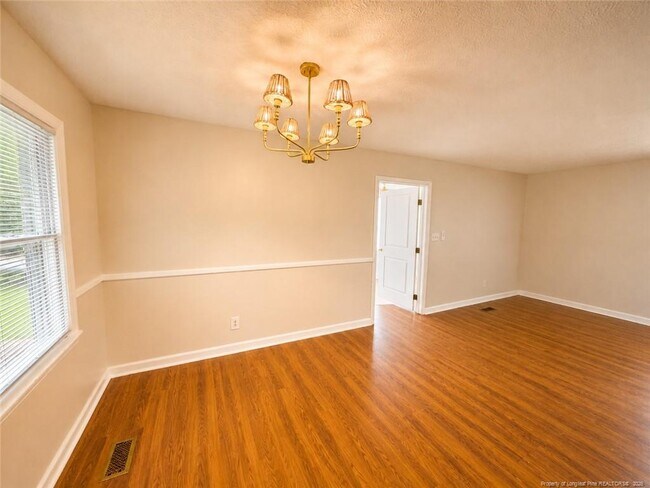 Building Photo - 1506 Swainey Ave