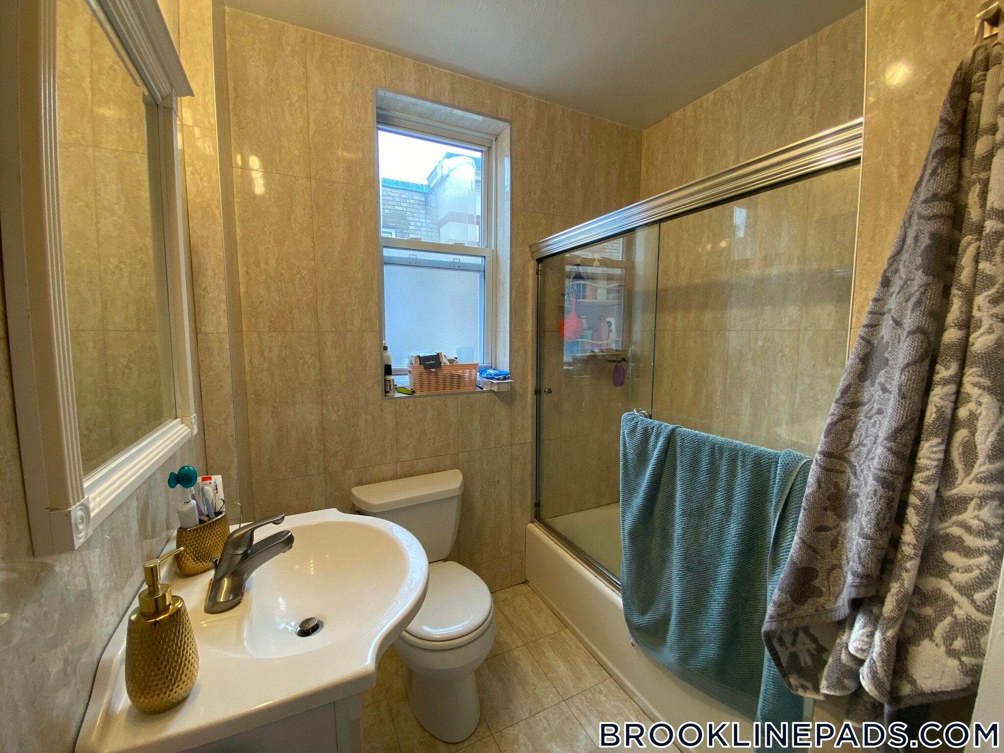 Building Photo - 69 Babcock St