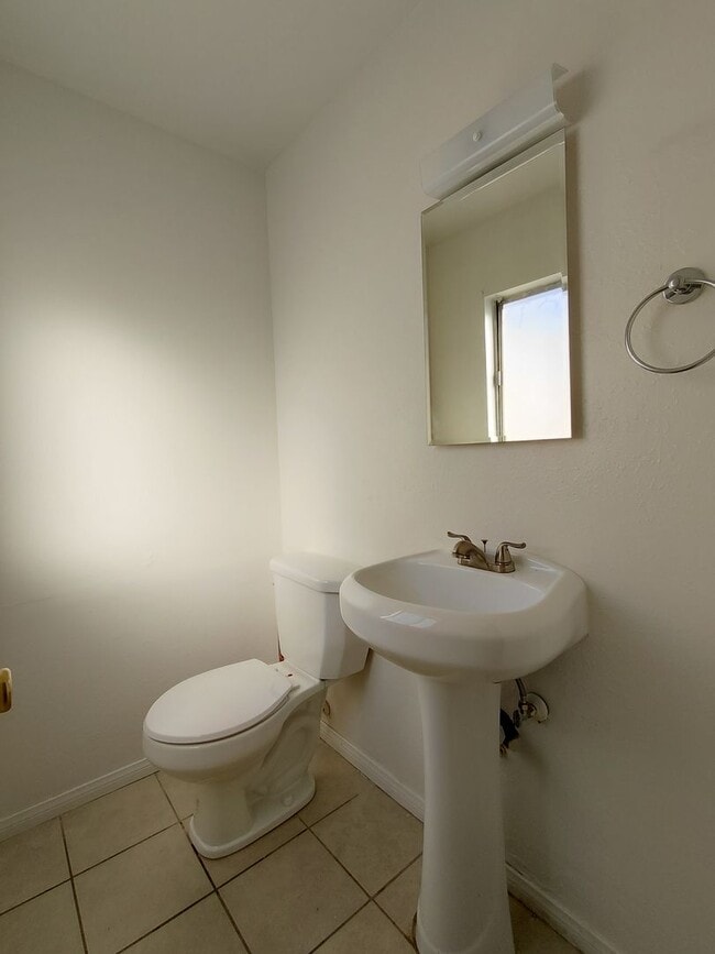 Building Photo - Spacious 3-Bedroom Home