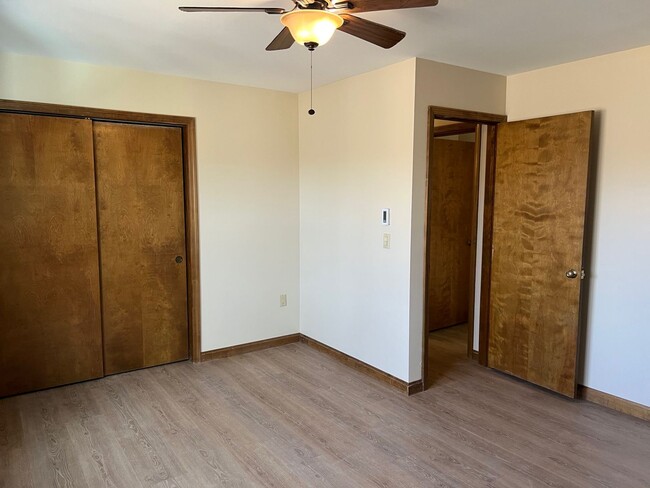 Building Photo - Newly Renovated Spacious 3 Bedroom Townhou...